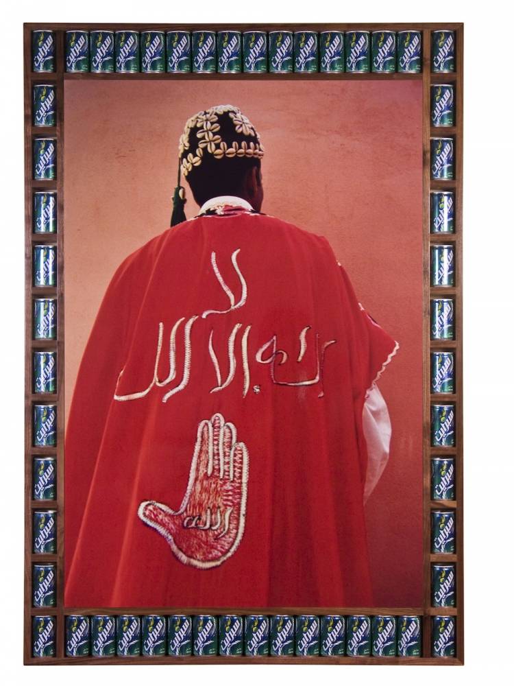 Hamid's Back, photo by Hassan Hajjaj. Digital C-type 2000/1421. Courtesy of Taymour Grahne Gallery, NYC, U.S.A. ©  HH