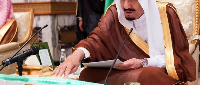 Les Saoudiens ont pris la tete d'une coalition sunnite de pays du Golfe et rassemble des troupes pour reconquerir le Yemen.