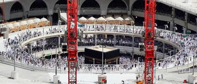 Des pelerins se massaient pour la priere du vendredi, le 11 septembre, a la mosquee de La Mecque.