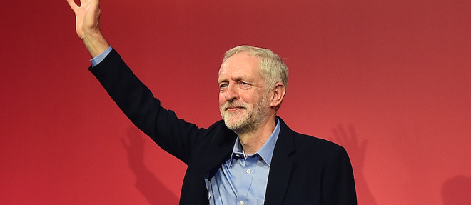 Jeremy Corbyn a ete elu a la tete du Labour avec 59,5 % des voix.