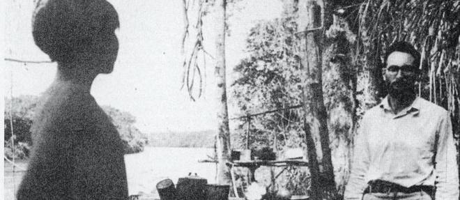 Claude Levi-Strauss (1908-2009) dans le campement bresilien d'Utiariti, sur le rio Papagaio, aupres des Indiens Nambikwara, en 1938.