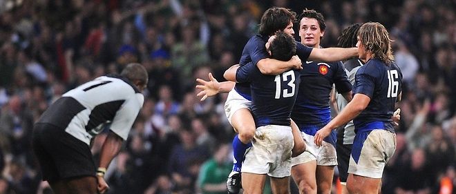 La joie des Francais lors de leur victoire en 2007 sur la Nouvelle-Zelande, huit ans apres un exploit similaire a Twickenham.