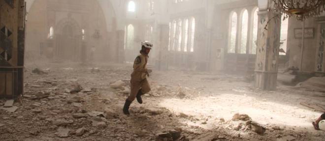 Un Syrien inspecte le 21 septembre une mosquee endommagee par une attaque des forces du regime. Photo d'illustration.
