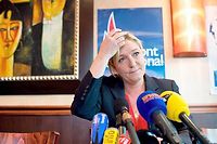 Les indiscrets du &quot;Point&quot; : Marine Le Pen, Christian Estrosi et S&eacute;gol&egrave;ne Royal