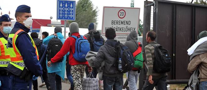 Des migrants a la frontiere croate.