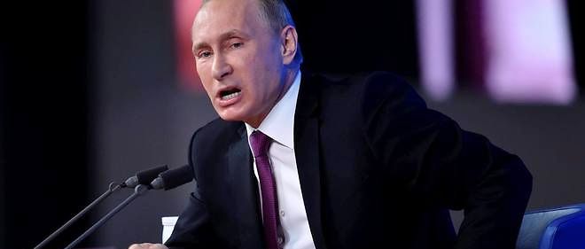 Le president russe n'a pas exclu lundi de frapper le groupe Etat islamique en Syrie.