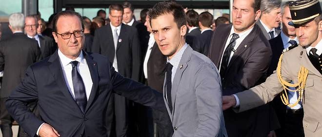 Gaspard Gantzer et Francois Hollande, lors d'un deplacement du president de la Republique.