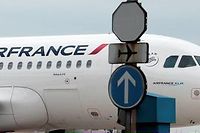 Sophie Coignard pointe du doigt les avantages dont les pilotes d'Air France beneficient. (C)JACQUES DEMARTHON