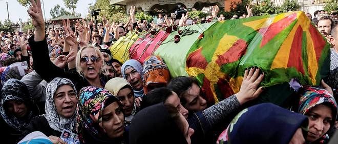 Les funerailles des victimes de l'attentat d'Ankara, mardi 13 octobre.