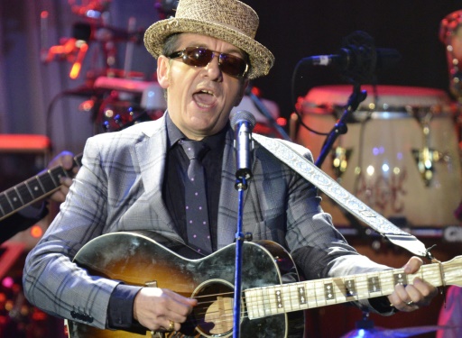 Le musicien Elvis Costello le 11 fevrier 2012 a Beverly Hills, en Californie