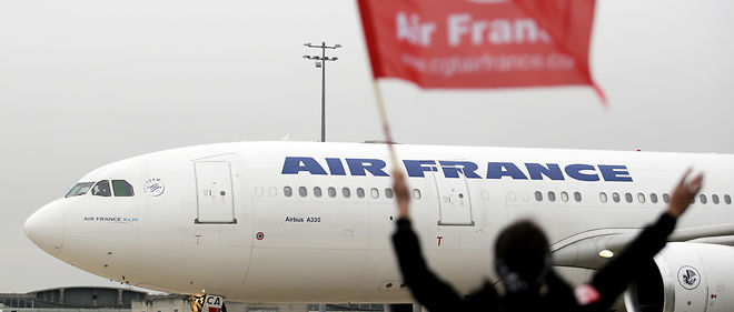 Apres avoir condamne les violences commises contre le DRH d'Air France, le gouvernement s'en prend a la qualite du dialogue social.