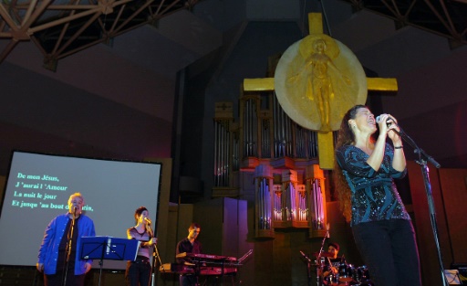 Le groupe de pop-rock Exo cree par un couple de missionaires Americaines, se produit, le 31 decembre 2006 a Lourdes pres de la grotte de Massabielle