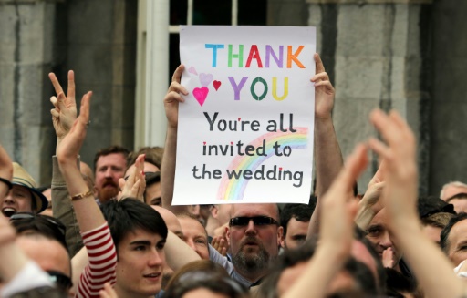 Des partisans du mariage homosexuel célèbrent la victoire du "oui" au référendum, le 23 mai 2015 à Dublin, en Irlande © Paul Faith AFP/Archives