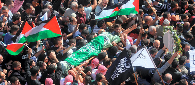 De nouvelles violences ont eclate samedi a Hebron a l'issue des funerailles de cinq Palestiniens.