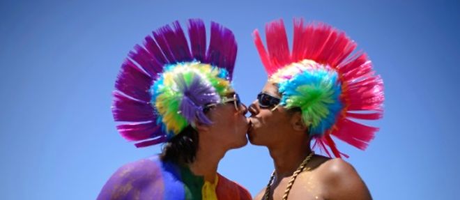 Les unions "poly-affectives" se fondent sur une decision de la Cour supreme du Bresil qui en 2011 a permis aux notaires de legaliser des unions stables de couples homosexuels