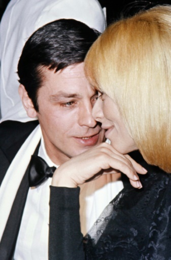 Photo prise en janvier 1976 d'Alain Delon et Mireille Darc, au Casino Ruhl à Nice © - AFP/Archives