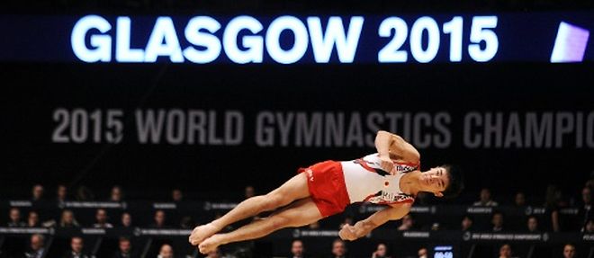 Le gymnaste japonais Kenzo Shirai lors de l'epreuve au sol du concours general durant les Mondiaux, le 25 octobre 2015 a Glasgow