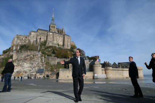 Le président François Hollande visite le Mont Saint-Michel le 31 octobre 2015 © CHARLY TRIBALLEAU AFP