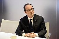 Le president Hollande met fin a une sequence nationale au cours de laquelle il a accumule vingt deplacements en deux mois, ponctuee par une visite au Mont-Saint-Michel.  (C)STEPHANE DE SAKUTIN