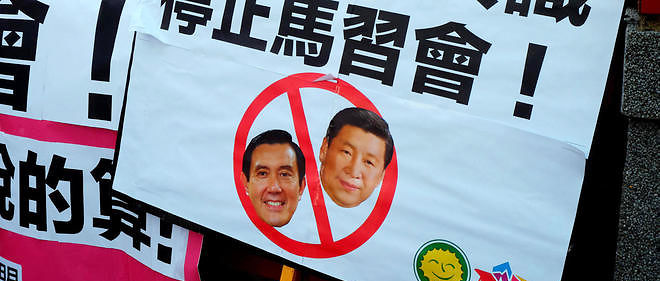 Manifestation a Taipei contre la rencontre de Ma Ying-jeou et Xi Jinping, prevue samedi a Singapour. Beaucoup de Taiwanais craignent de sortir perdants d'un rapprochement entre la Chine nationaliste et la Chine communiste.
