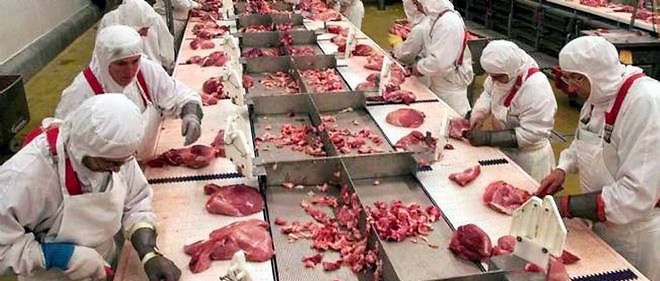 Plusieurs representants de lobbies americains de producteurs de viande ont assiste aux echanges des scientifiques de l'OMS avant la publication de leur etude sur la dangerosite des produits carnes pour la sante.