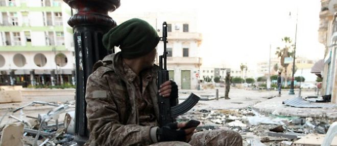 Un soldat libyen a Benghazi, le 28 fevrier 2015