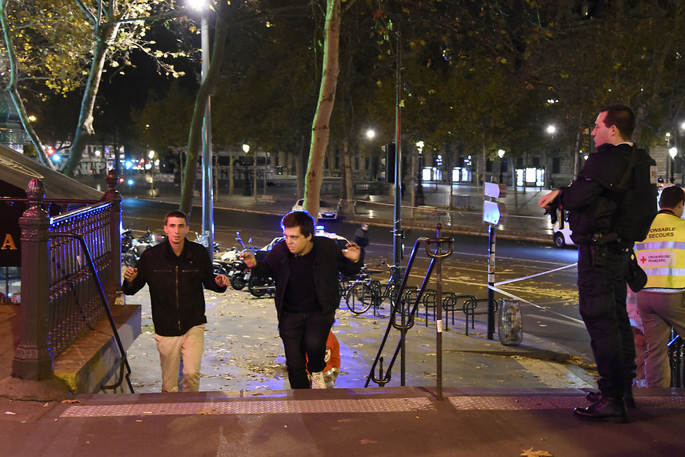 DIAPORAMA. Attentats à Paris : Les Images Du Massacre