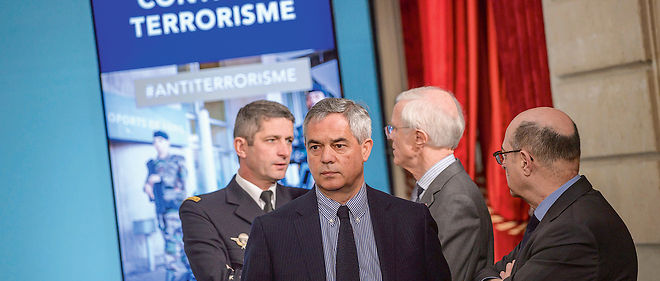 Le general Denis Favier, directeur de la Gendarmerie nationale, Patrick Calvar, patron de la DGSI, l'ancien prefet de police de Paris Bernard Boucault et Jean Marc Falcone, directeur de la Police nationale (de g. a dr.), le 21 janvier 2015, a Paris.