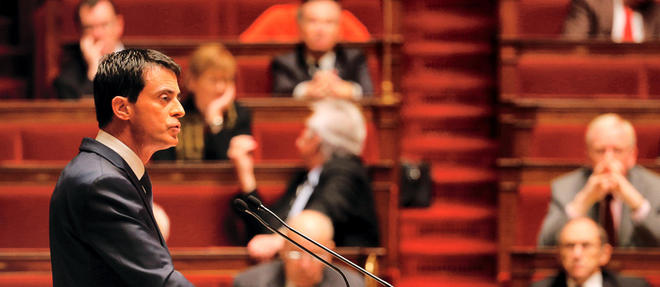 Le Premier ministre Manuel Valls prononce un discours sur l'etat d'urgence devant les deputes le 19 novembre 2015. 