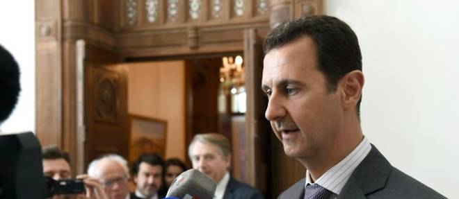 Photo fournie par la page facebook officielle de la presidence syrienne montrant le president Bachar el-Assad parlant avec la presse le 14 novembre 2015 apres une rencontre avec des parlementaires francais a Damas