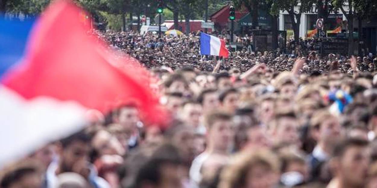 Drapeau français : est-ce anticonstitutionnel d'en modifier les