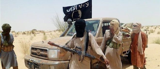 Le groupe djihadiste Ansar Dine revendique l'attaque contre un camp de l'ONU a Kidal, dans le nord du Mali. 