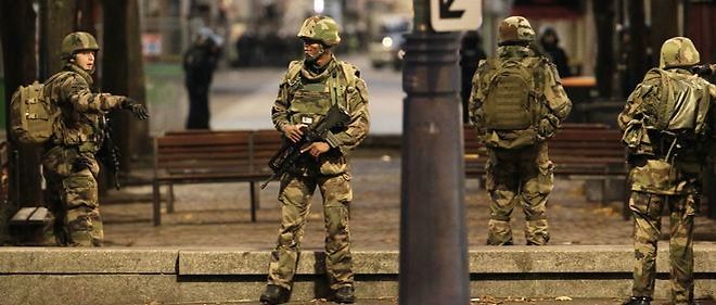 L'armee en intervention dans les rues de Saint-Denis. 