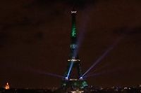 Zapping du &quot;Point&quot; -&nbsp;COP21 : quand la tour Eiffel se transforme en arbre virtuel