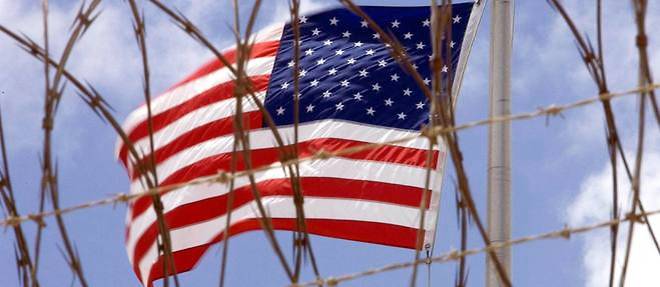 Le drapeau americain a Guantanamo.