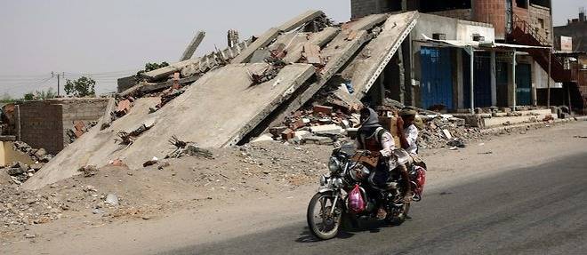 Photo a Jaar (Yemen). La prise de cette ville situee dans la province d'Abyane permettrait aux  djihadistes d'assurer une ligne de ravitaillement entre les villes de  Moukalla sous leur controle et d'Aden.