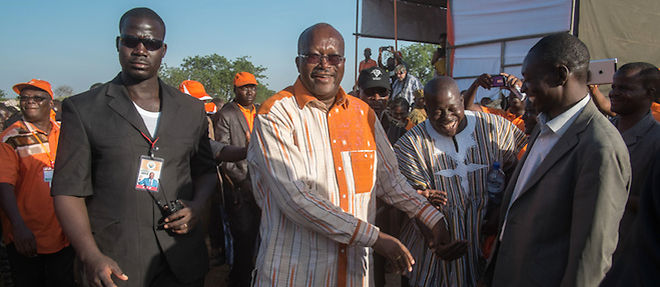 Roch Marc Christian Kabore, nouveau president du Burkina Faso, pendant un meeting du MPP a Manga le 16 novembre 2015 lors de la campagne electorale.