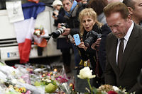 Devant le Bataclan, Schwarzenegger d&eacute;clare son amour &agrave; Paris