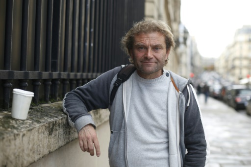 Jean-Marie Roughol, auteur de "Je tape la manche", pose à Paris le 6 octobre 2015 © THOMAS SAMSON AFP