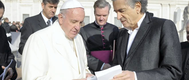 Bernard-Henri Levy et le pape Francois mercredi 9 decembre au Vatican.