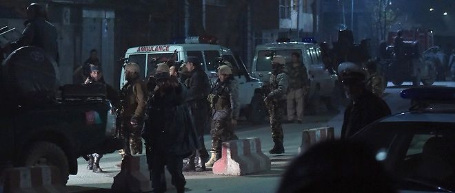 Une attaque talibane etait en cours vendredi soir contre l'ambassade d'Espagne a Kaboul, ont indique des responsables afghans, apres la violente explosion d'une voiture piegee dans le quartier diplomatique de la capitale afghane.