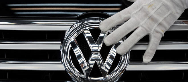 Des salaries de la marque Volkswagen ont avoue, dans le quotidien allemand "Bild", avoir truque les tests antipollution.