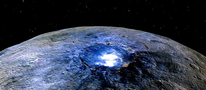 Le point le plus lumineux de Ceres se trouve au fond d'un cratere d'impact, baptise Occator, dont les scientifiques pensent que la formation est relativement recente.
