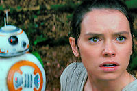 Daisy Ridley, la nouvelle Leia, est très bien, tout comme BB-8, le nouveau droïde qui a résolu le problème de locomotion de R2D2.