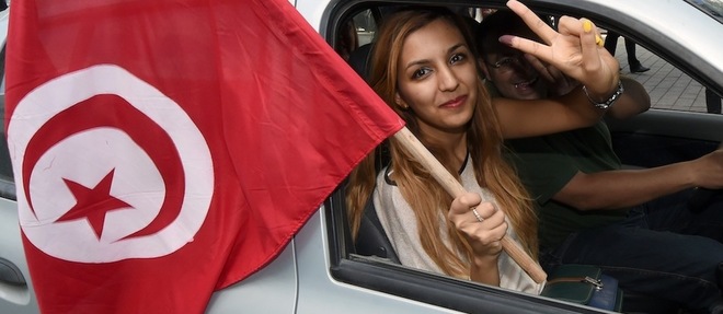 Apres une annee 2013 marquee par des crises, la Tunisie a adopte en 2014 une nouvelle Constitution.