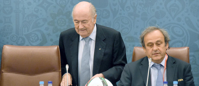 Sepp Blatter et Michel Platini, les deux dirigeants du foot mondial et européen, sont mis hors course pour 8 ans. ©MARCUS BRANDT