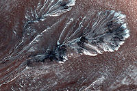 Une ravine martienne photographiée par la sonde américaine Mars Reconnaissance Orbiter le 11 avril dernier. ©HO