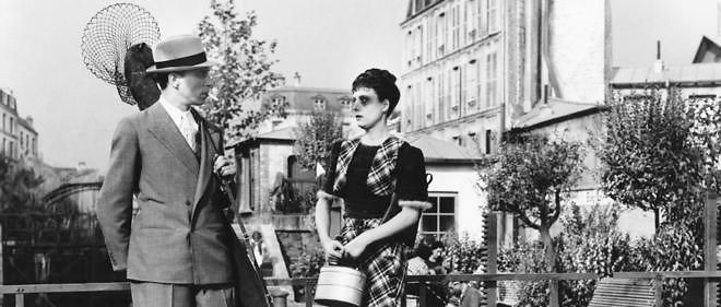 Louis Jouvet et Arletty, jouant une scene mythique du film "Hotel du Nord", en 1938, ou la comedienne devoile sa gouaille toute parisienne. 