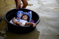 Triste No&euml;l dans les Philippines inond&eacute;es par le typhon Melor