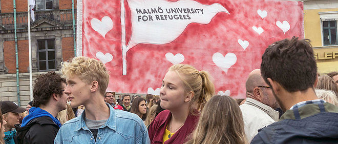 Des etudiants de l'universite de Malmo manifestent en septembre pour demanderau gouvernement plus d'efforts en faveur des refugies.